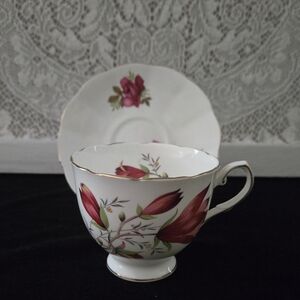 Elizabethan England Fine Bone China Rose Teacup & Saucer Set – Vintage Floral